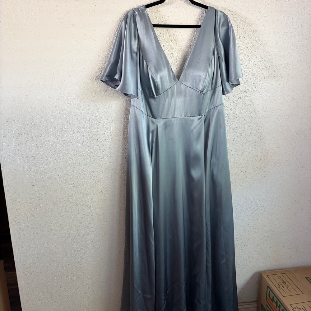 GALINA SIGNATURE
Charmeuse Flutter-Sleeve A-Line Dress Dusty Blue